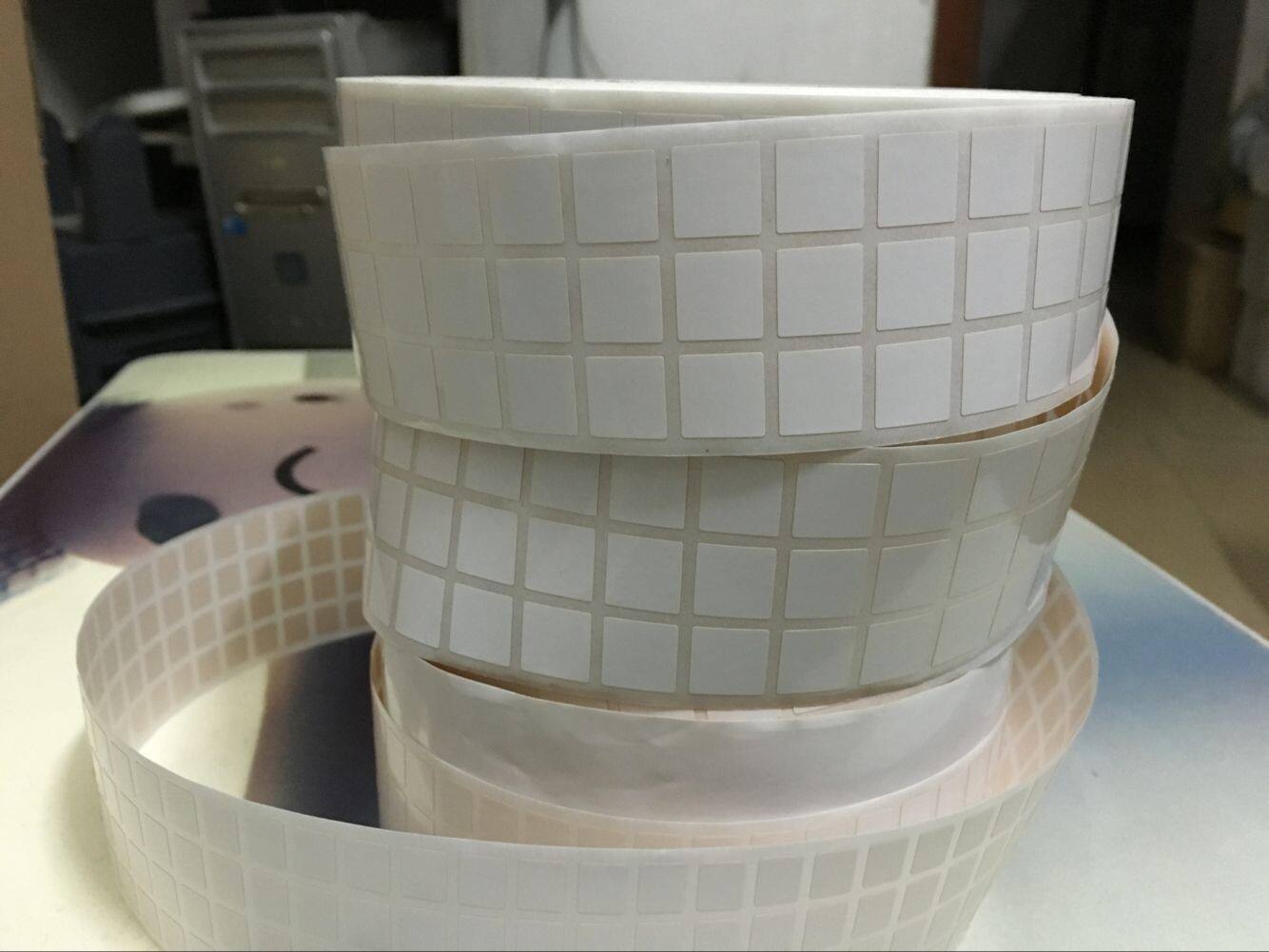 ��ɽ�͸��±�ǩ����